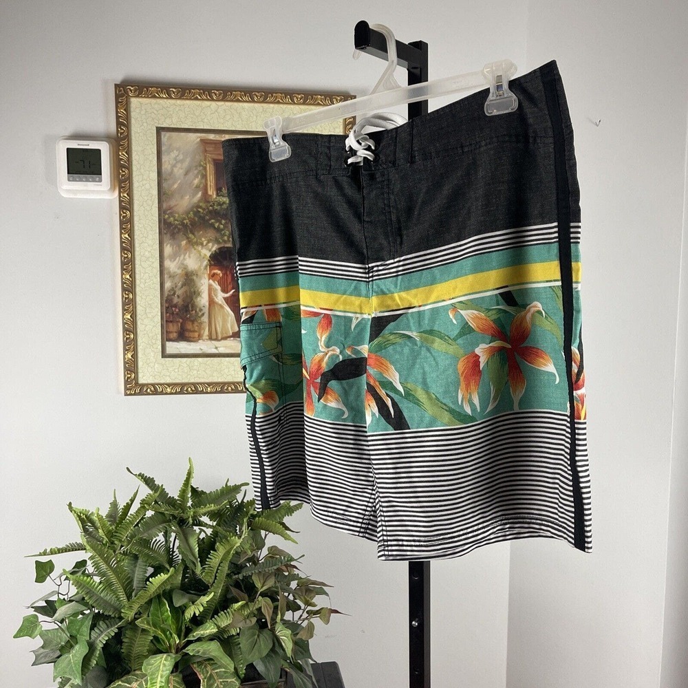 MOSSIMO Mens L Swim Shorts 7.5" inseam Size 38